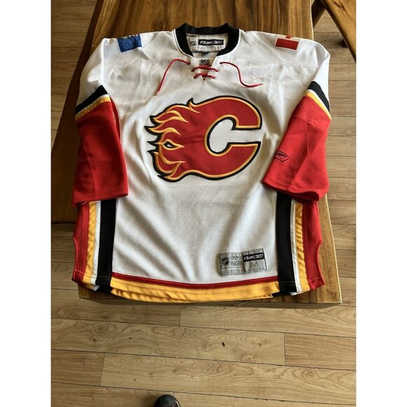 Reebok Calgary Flames NHL Hockey Jersey Alberta Canada Patches White Size Medium - Picture 1 of 11